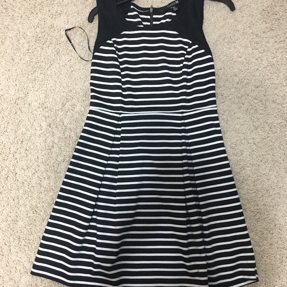 Forever 21 black and white dress